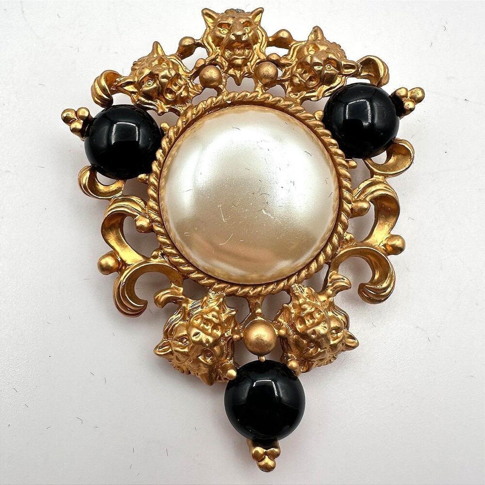 Vintage 90s Avon Lion Head Brooch Pin Gold Tone Faux Pearl Black Onyx Cabochon